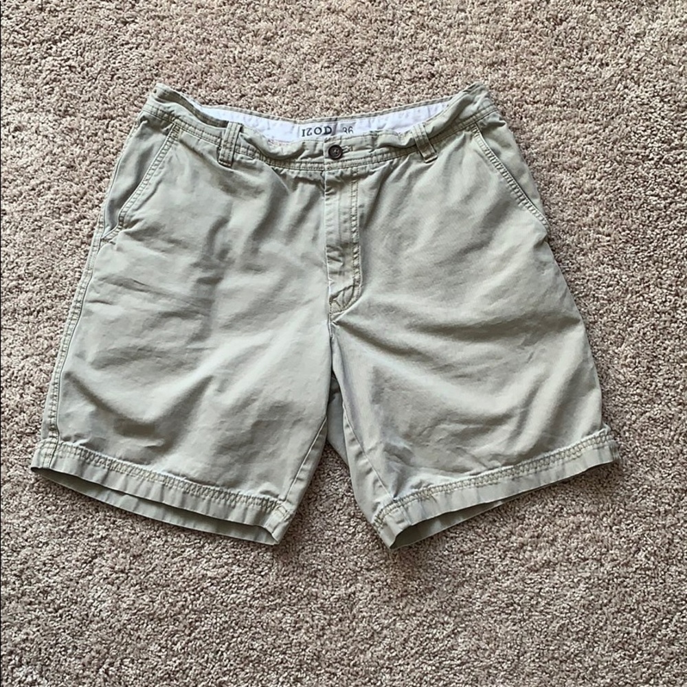 Izod khaki shorts.
